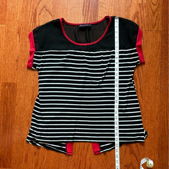 Annabelle, woman’s open- back, short sleeve top, size XL - Picture 6 of 7